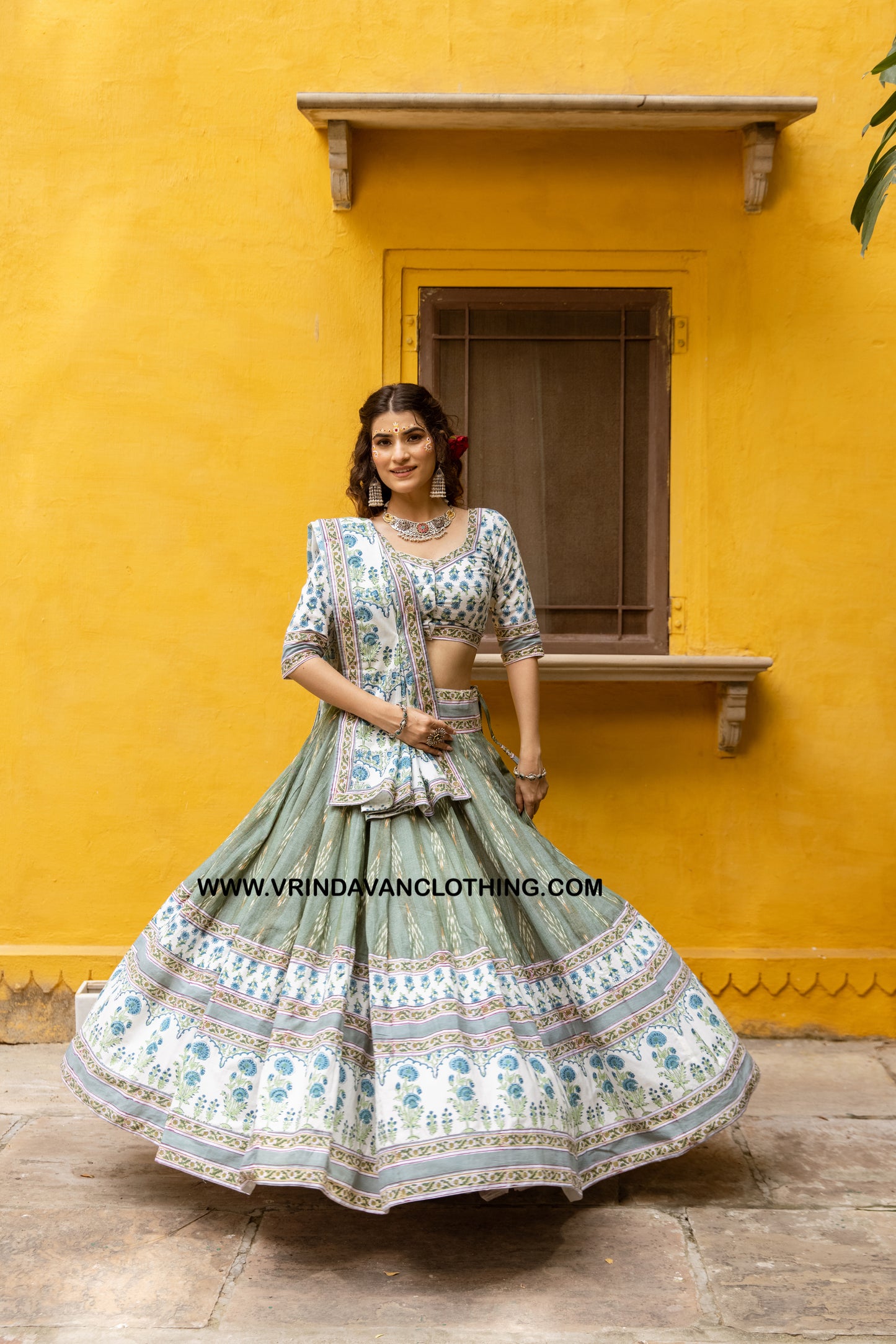 GIRIDHARI - Gopi skirt set.