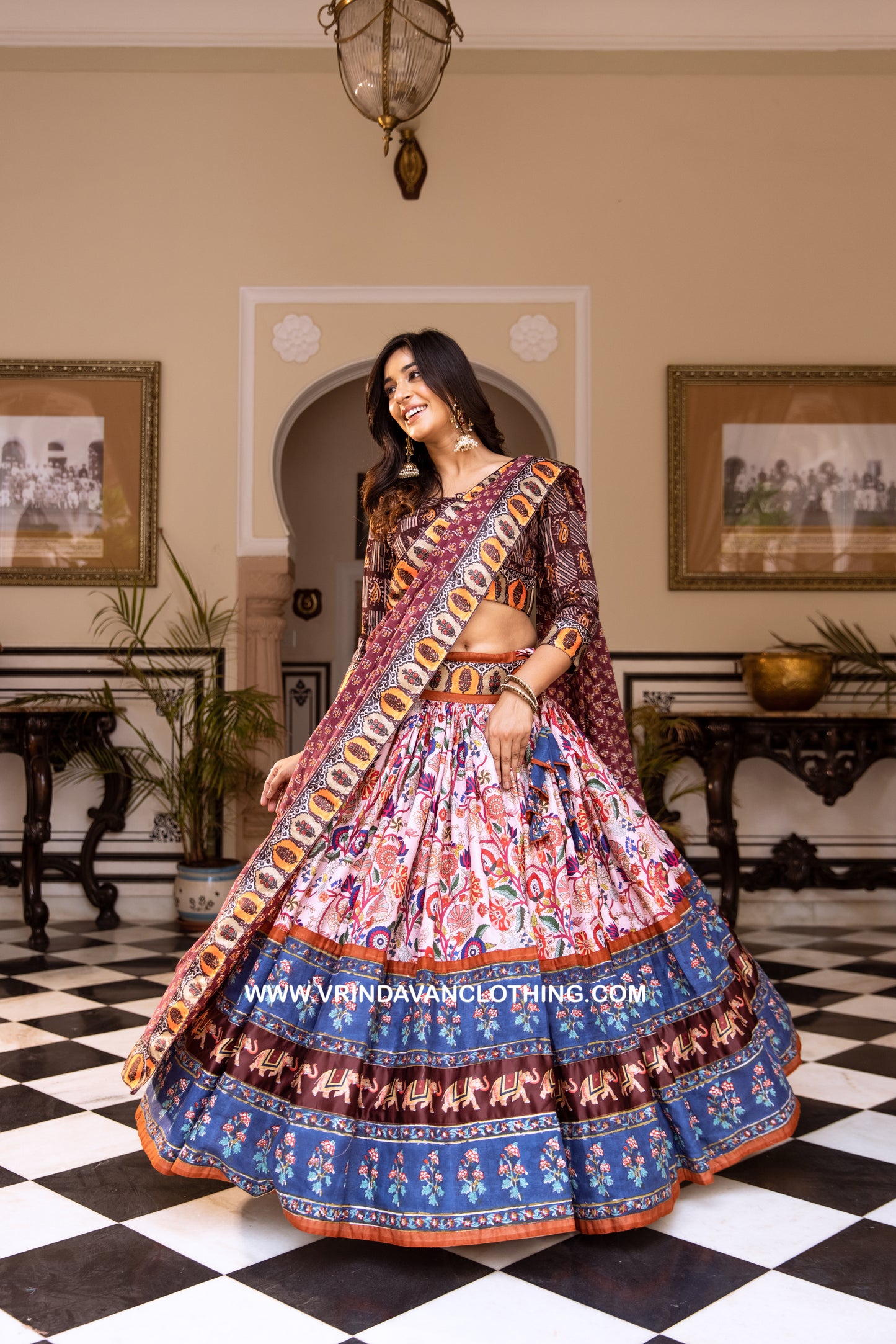 NALINI - Gopi Skirt Set.