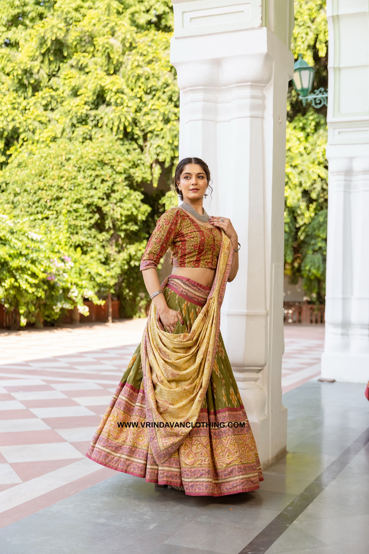 PITAMBARI - Gopi skirt set.