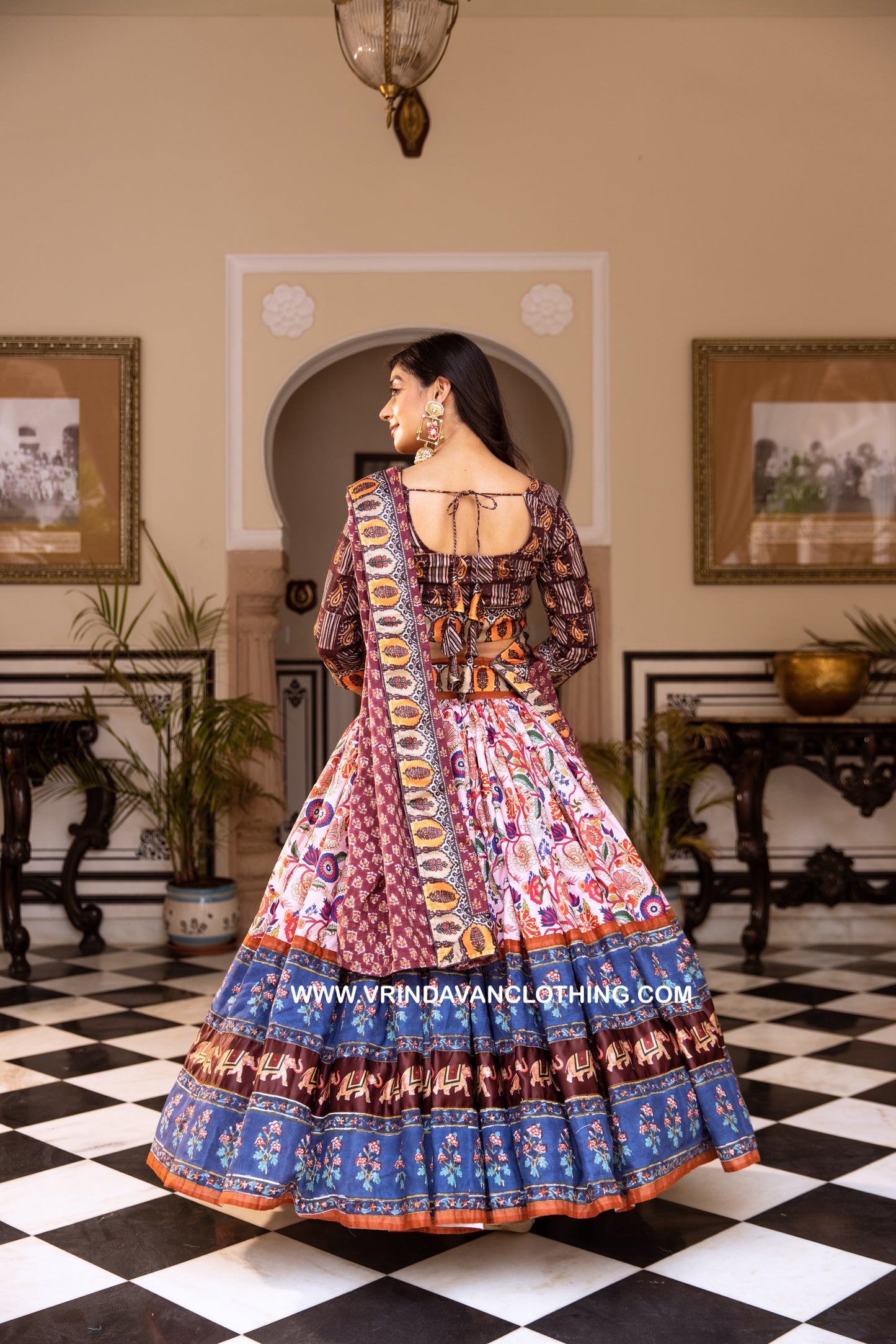 NALINI - Gopi Skirt Set.