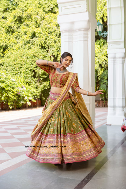 PITAMBARI - Gopi skirt set.