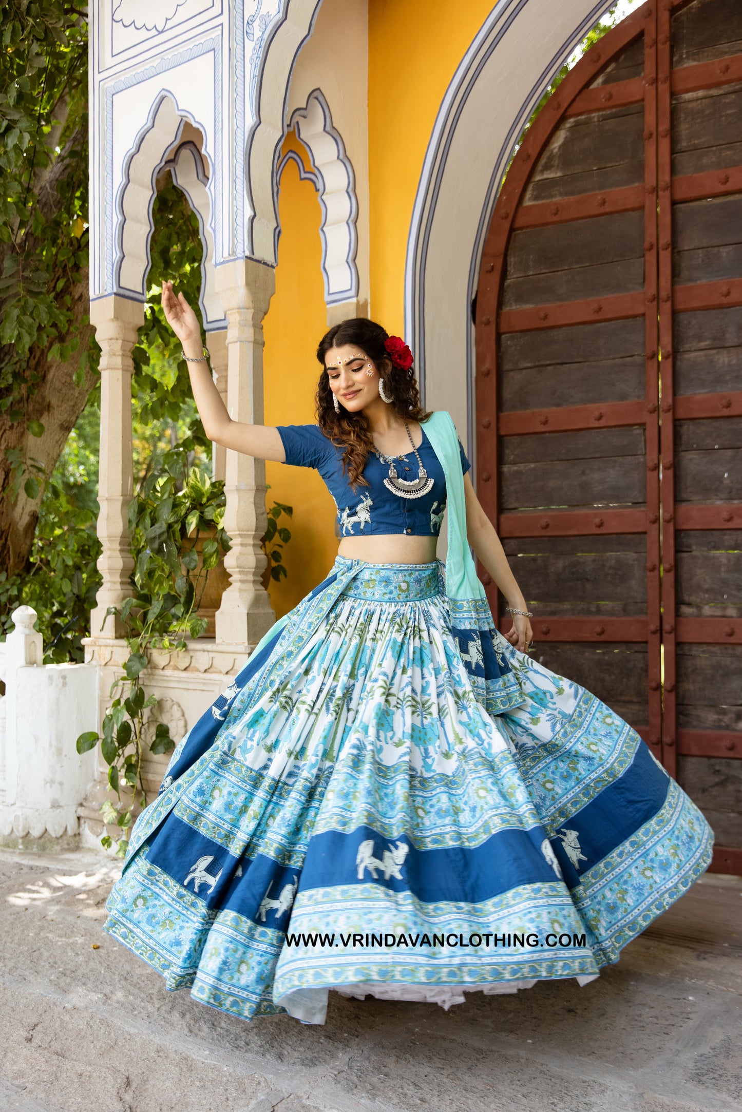 AYATI - Gopi skirt set.