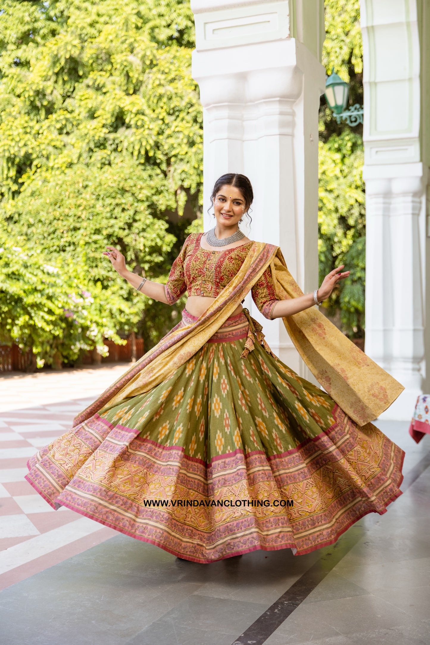 PITAMBARI - Gopi skirt set.