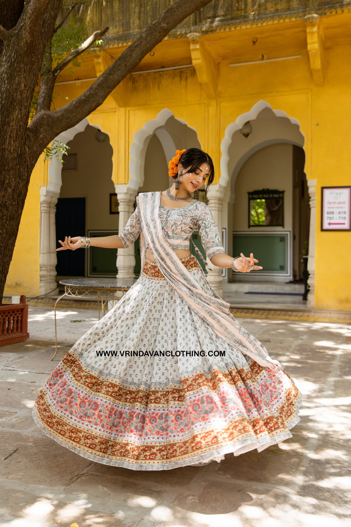 INDIRA MANI - Gopi skirt set.