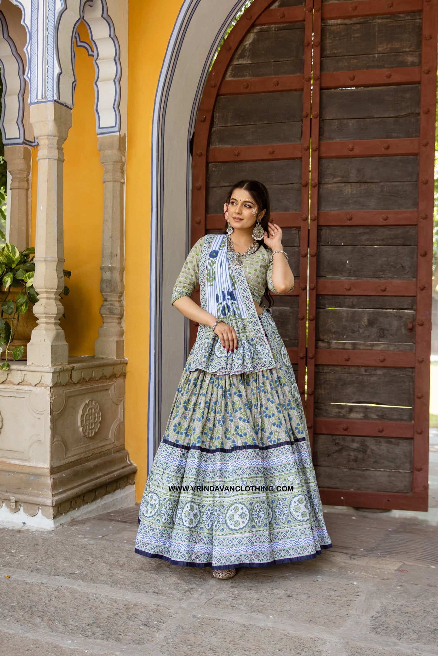 MANDALI PRIYA - Gopi skirt set.