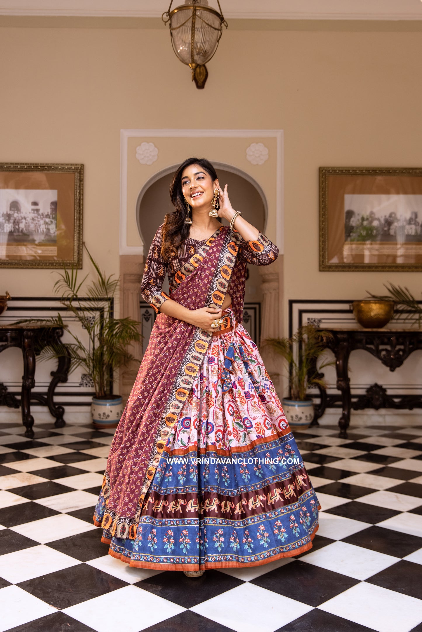 NALINI - Gopi Skirt Set.