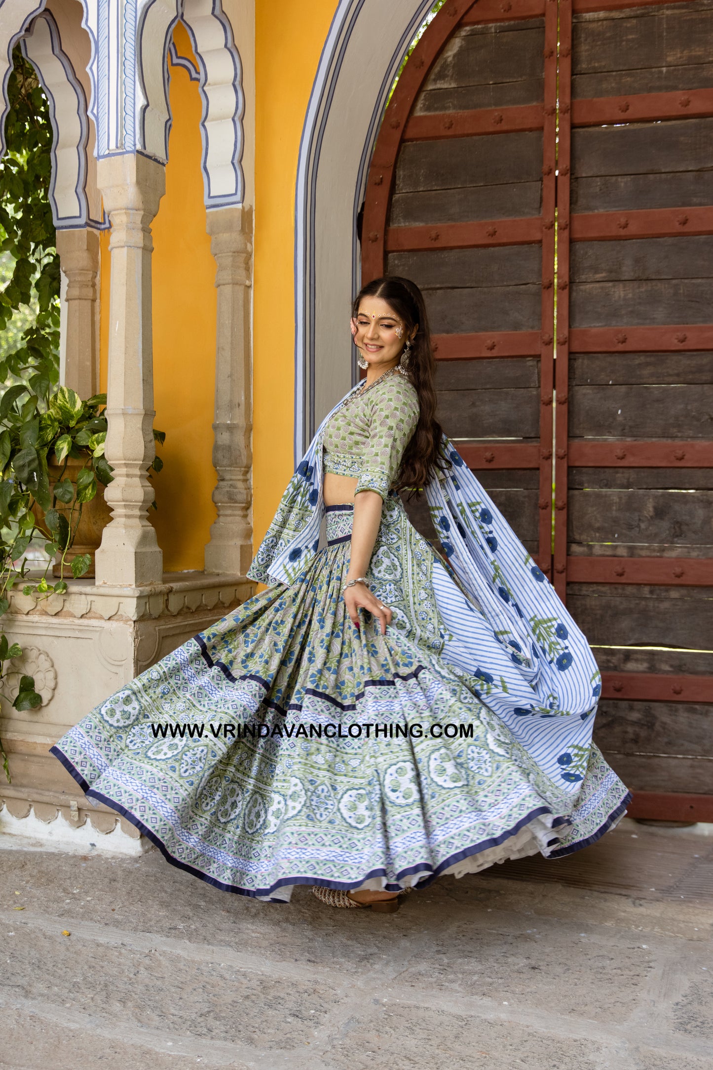 MANDALI PRIYA - Gopi skirt set.