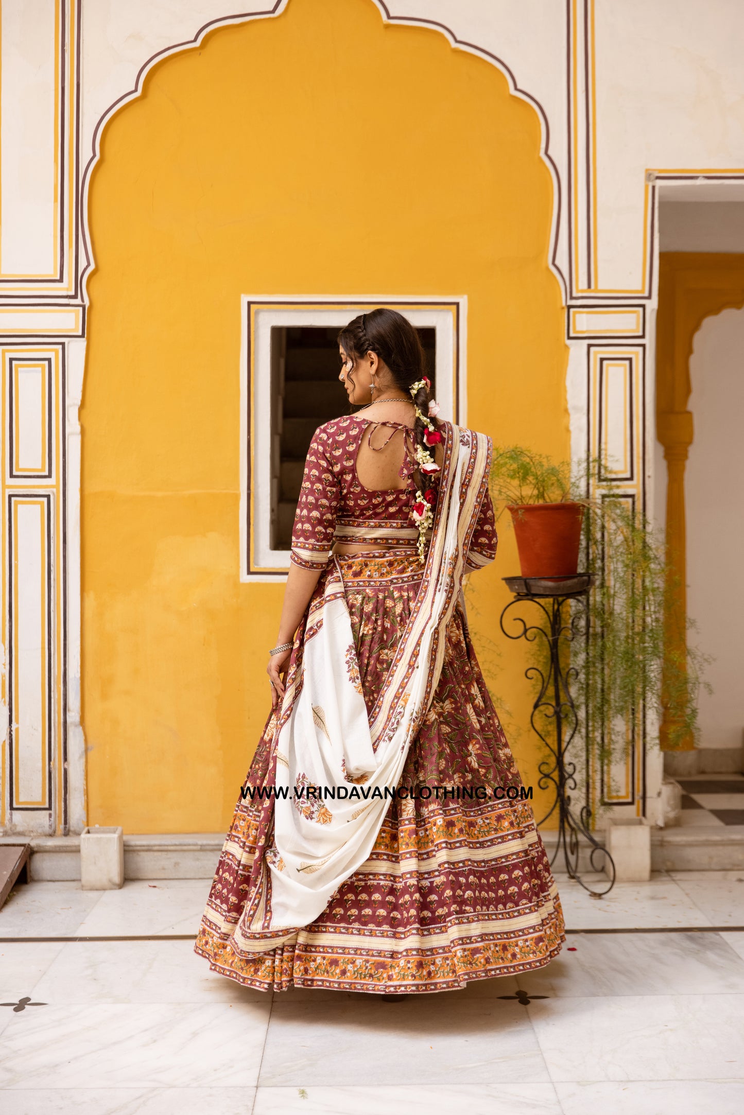 PRANASVI - Gopi skirt set.