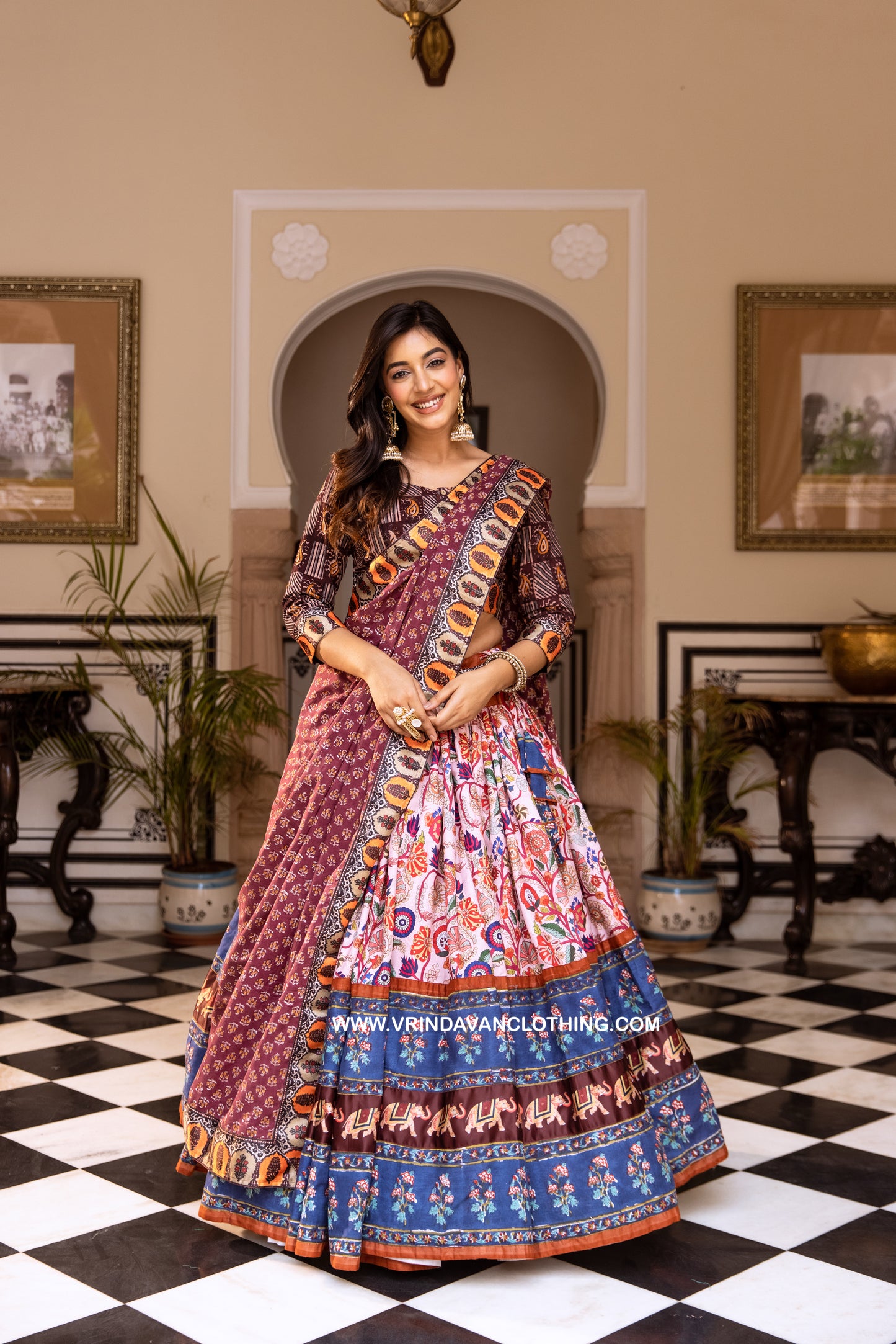 NALINI - Gopi Skirt Set.