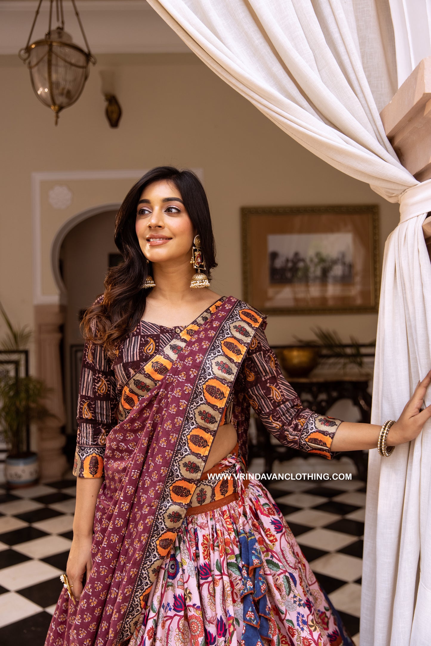 NALINI - Gopi Skirt Set.
