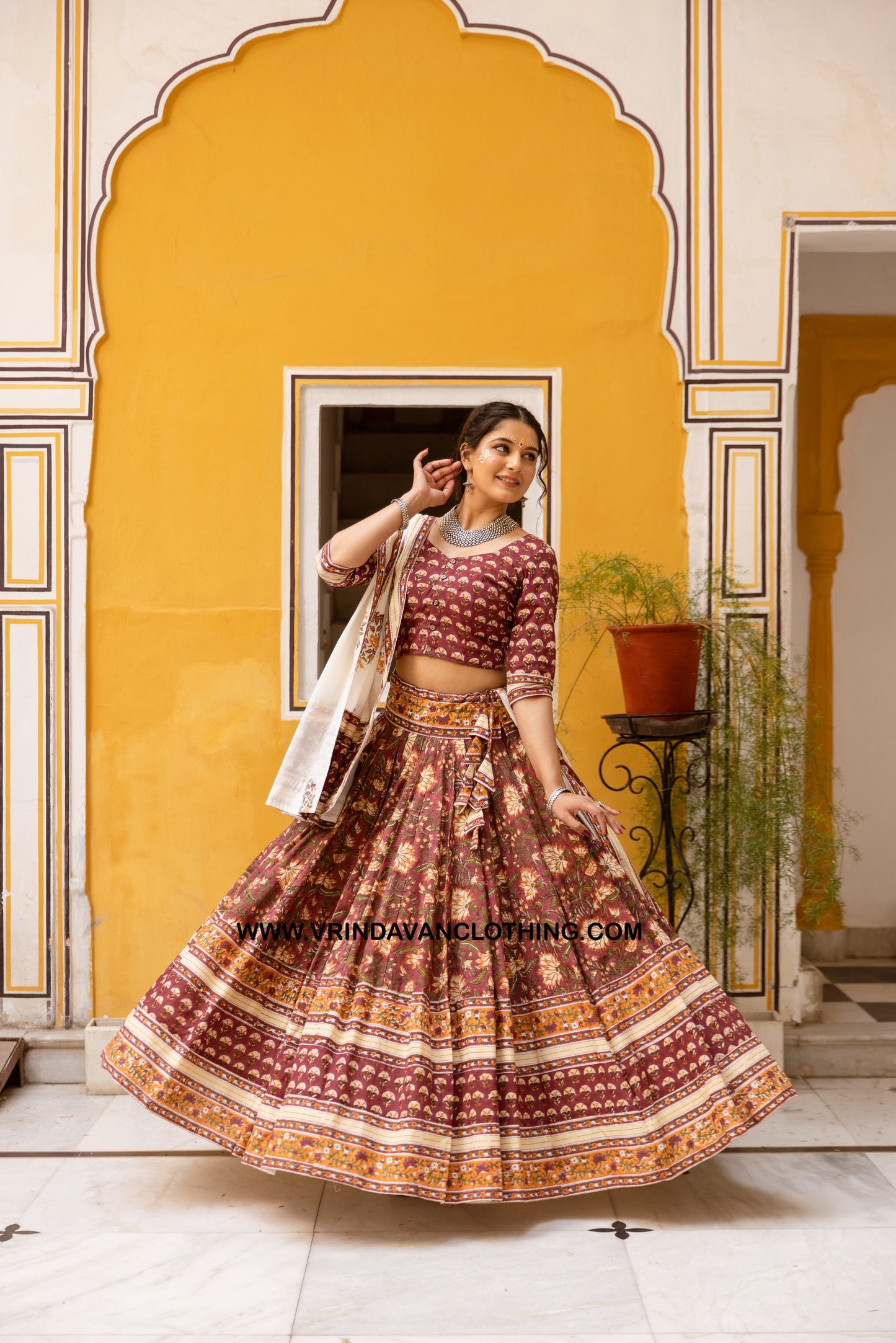 PRANASVI - Gopi skirt set.